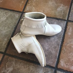 White Minnetonka Back Zip Hardsole Boot